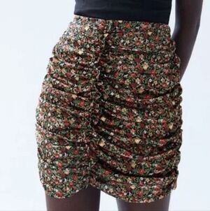𝅺Zara Draped Floral Mini Skirt